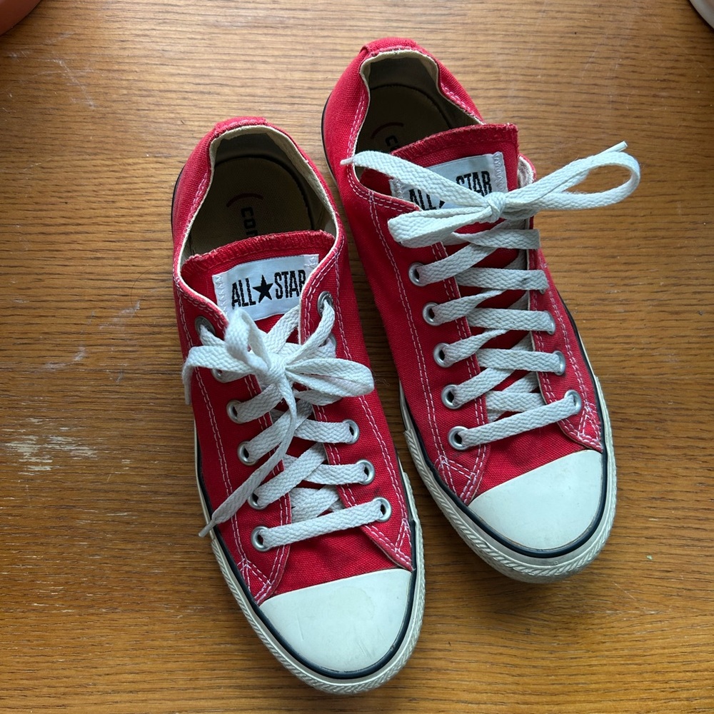 converse red low top shoes